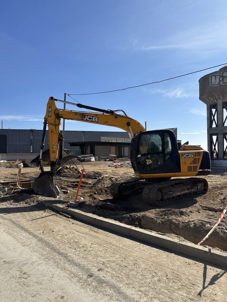 Excavadora JCB en Parque barón